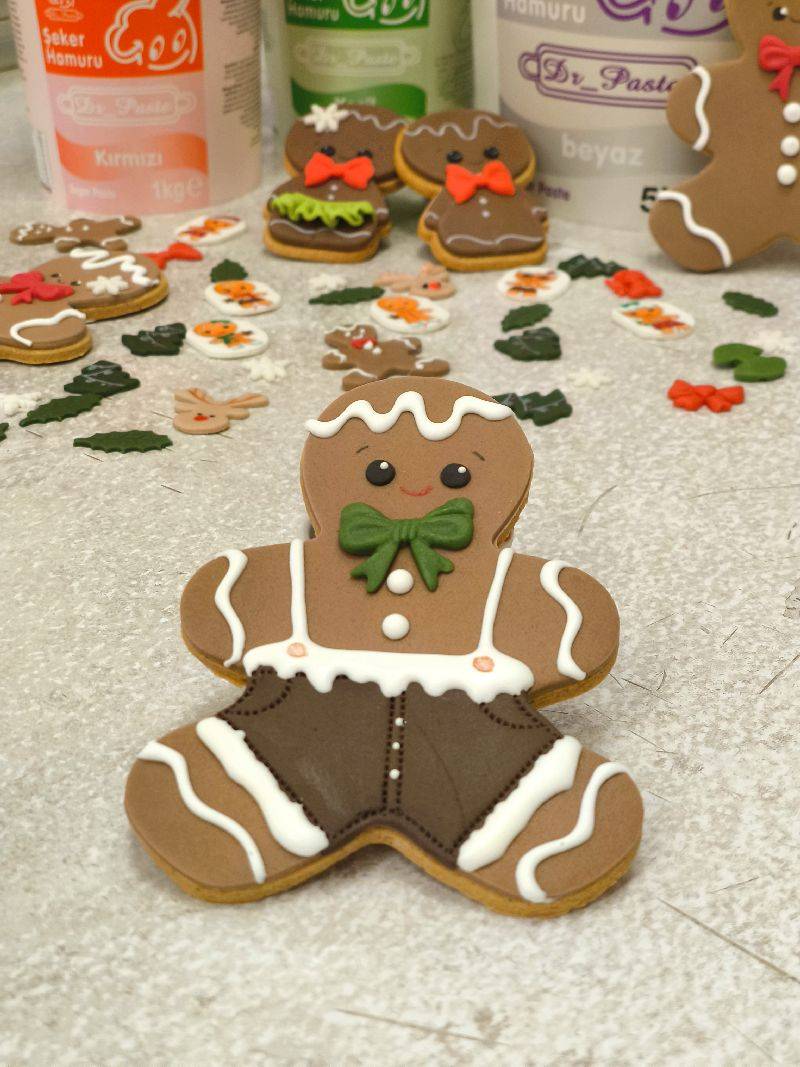 Lebkuchen-Boy mit Latzhose